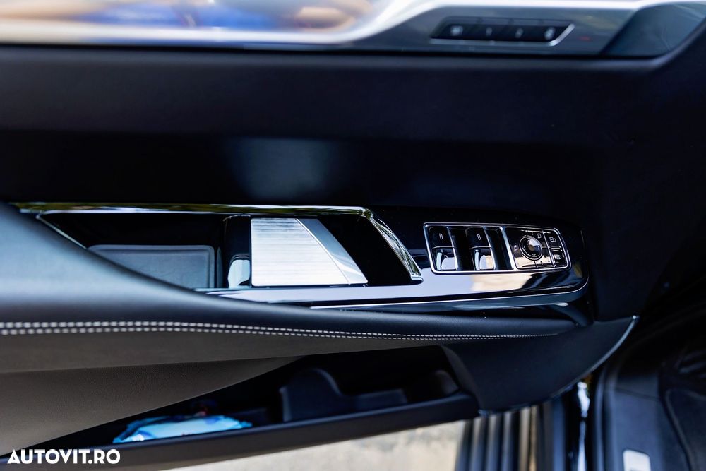 Cadillac Escalade - 19