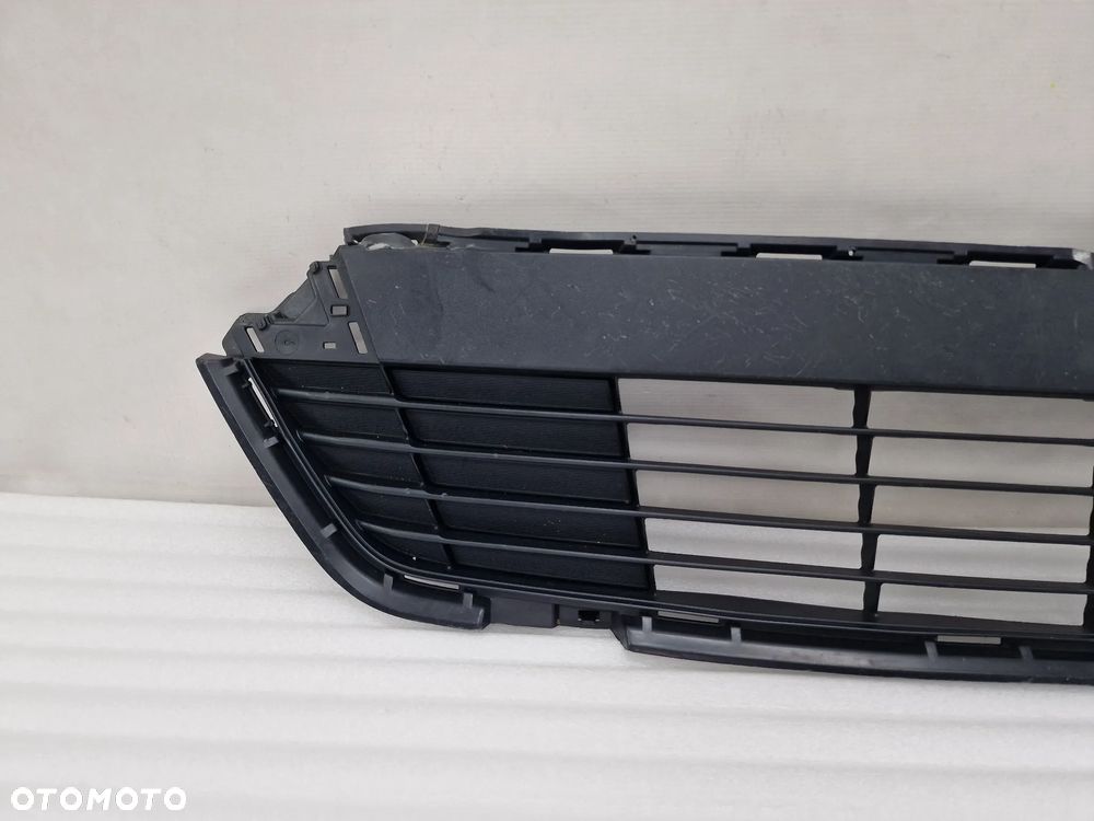 TOYOTA YARIS III 11- KRATKA ŚRODKOWA ZDERZAKA PRZEDNIEGO , NR 53112-0D210 , NR AUKCJI K309 - 5