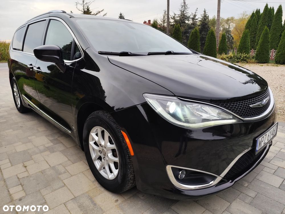 Chrysler Pacifica - 2