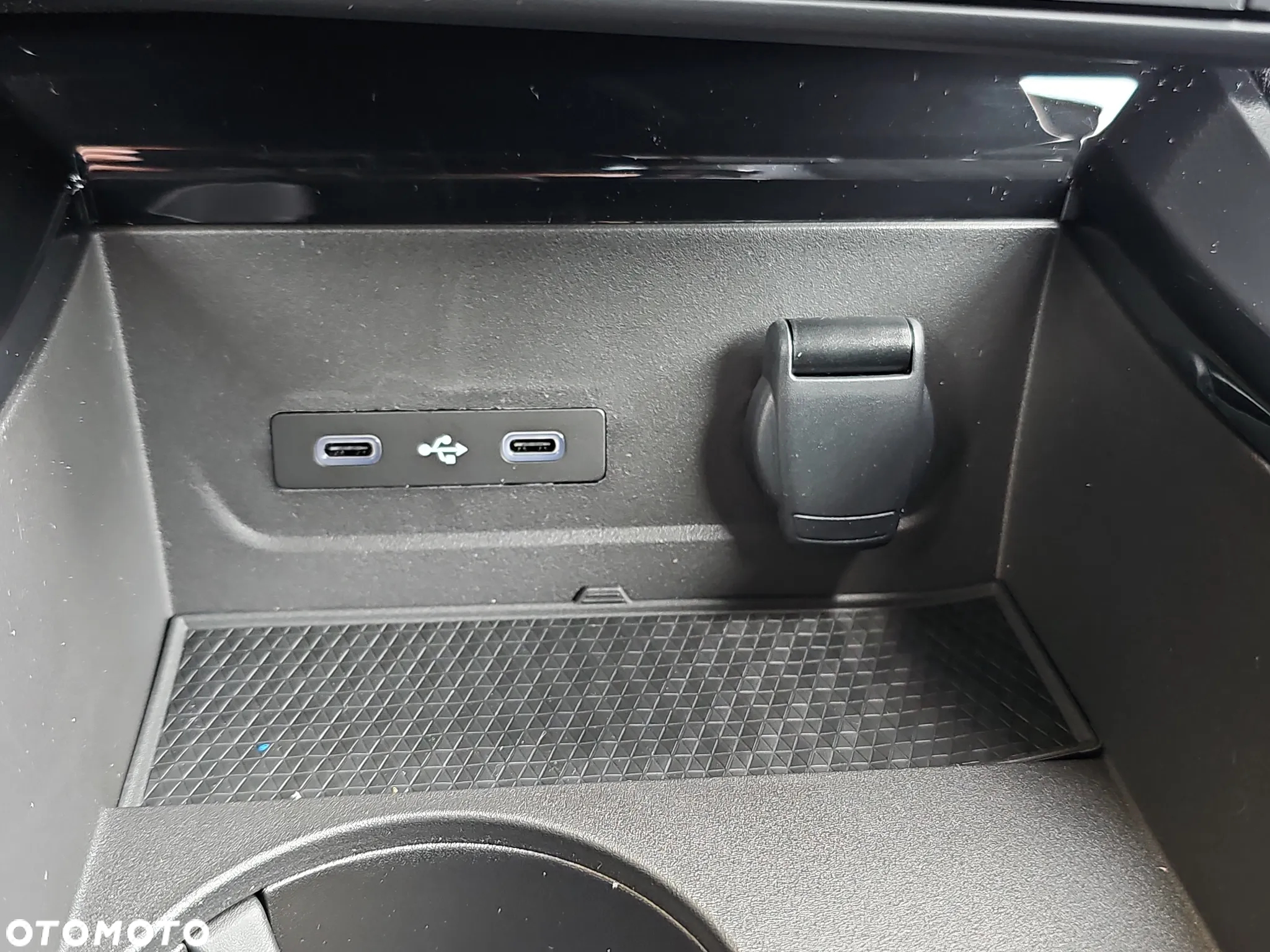 Renault Austral 1.2 E-Tech Full Hybrid 200 Iconic MMT - 24