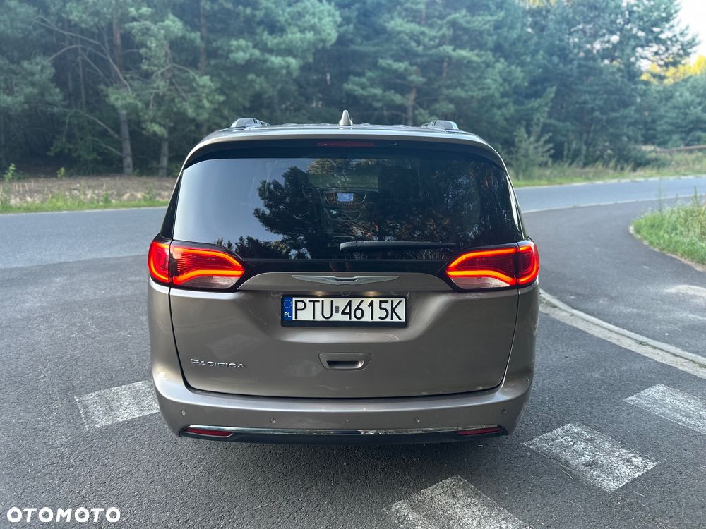 Chrysler Pacifica - 23