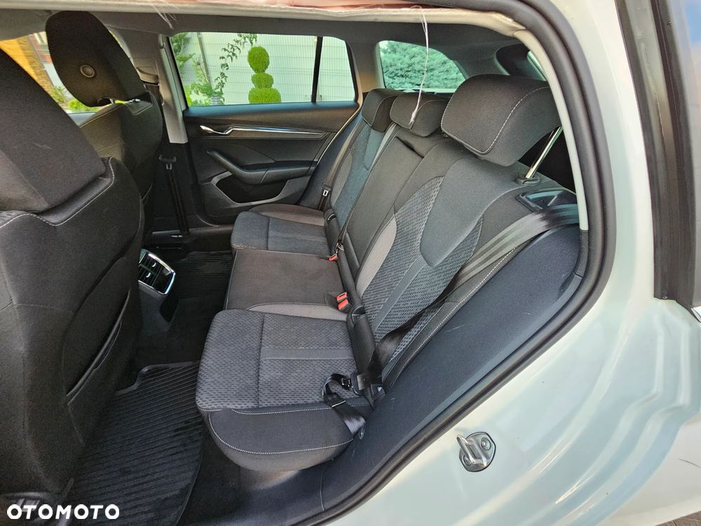 Skoda Octavia 2.0 TDI Style DSG - 9
