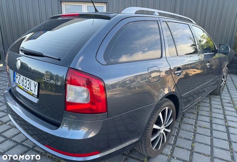 Skoda Octavia Combi 2.0 TDI CR DPF RS - 3