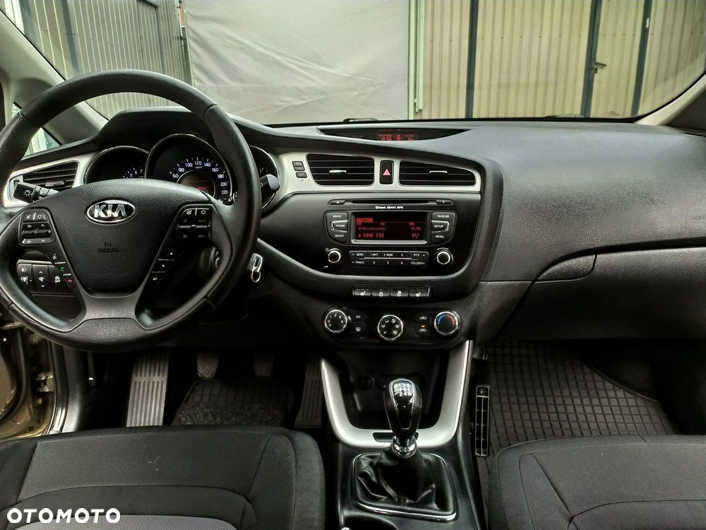 Kia Ceed 1.6 GDI Dream Team Edition - 19