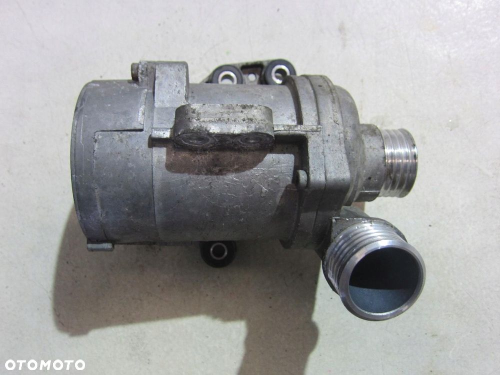 BMW X3 F25 F10 N52B30 3.0 POMPA WODY 11518635092 - 1