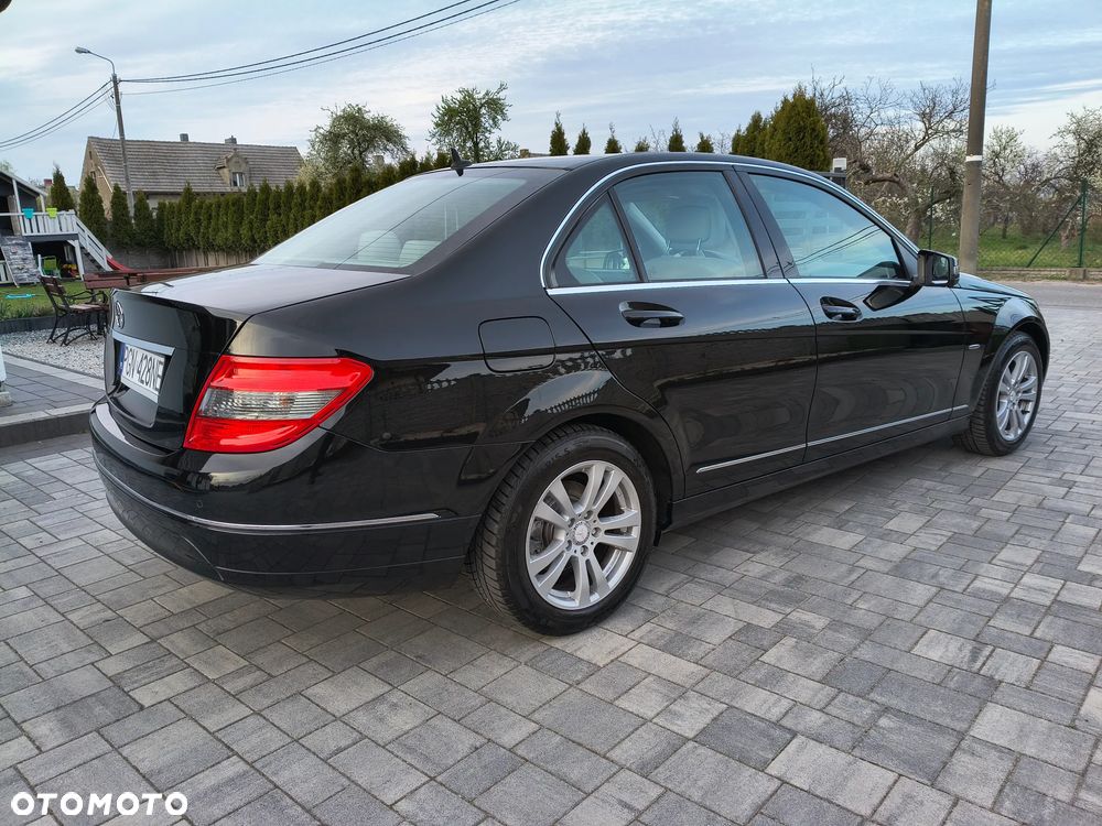 Mercedes-Benz Klasa C 180 Kompressor BlueEFFICIENCY Avantgarde - 38