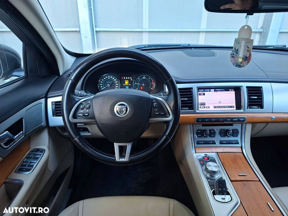 Jaguar XF 2.2D - 5