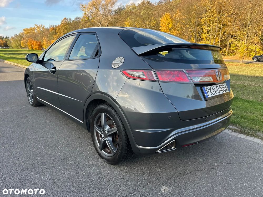 Honda Civic 1.8i-VTEC Automatik Executive - 2