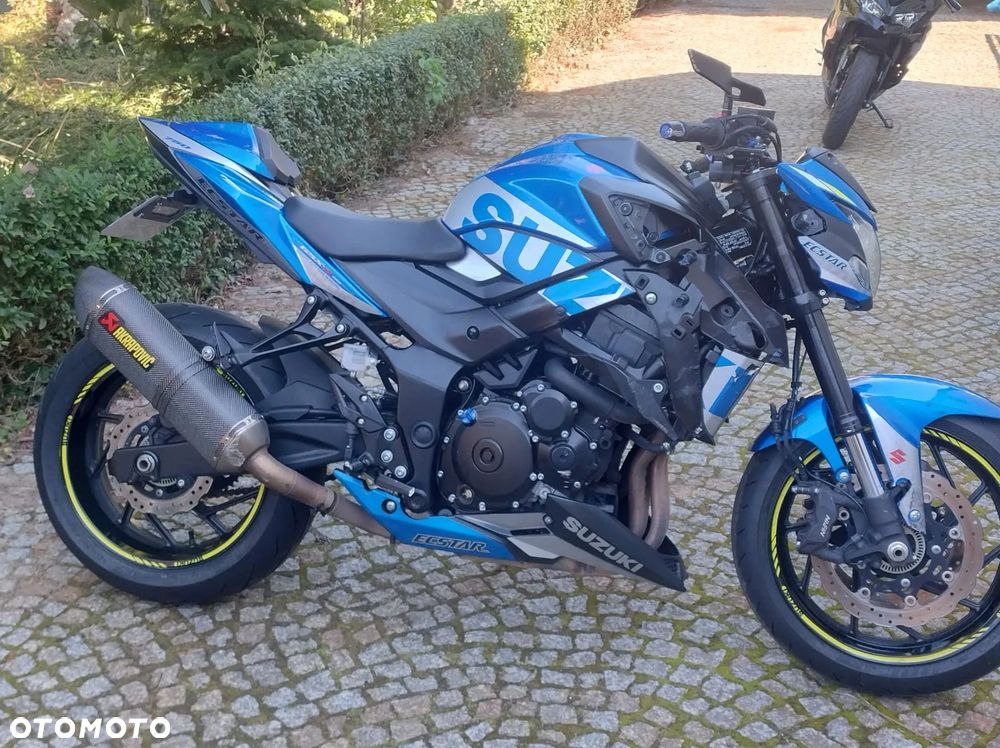 Suzuki GSX - 21