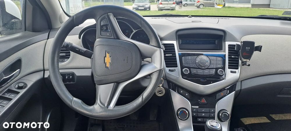 Chevrolet Cruze 1.6 Base - 9
