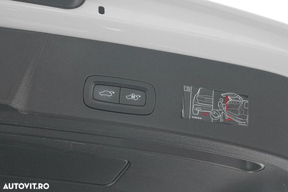 Volvo XC 40 Recharge T4 Twin Engine AT7 Inscription Expression - 25
