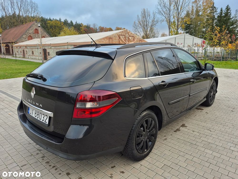 Renault Laguna 2011 photo 4