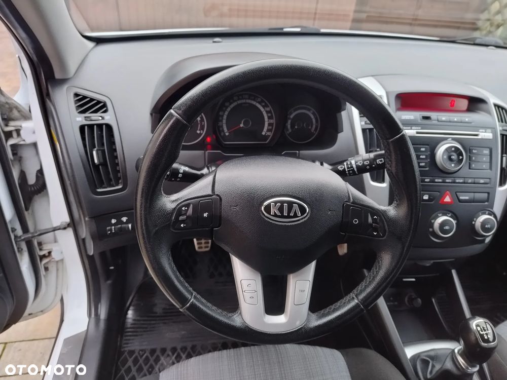 Kia ProCeed 1.4 L - 10