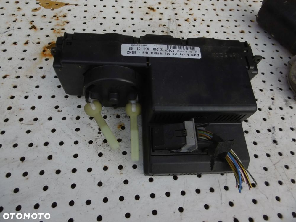 PANEL NAWIEWU MERCEDES W202 - 2