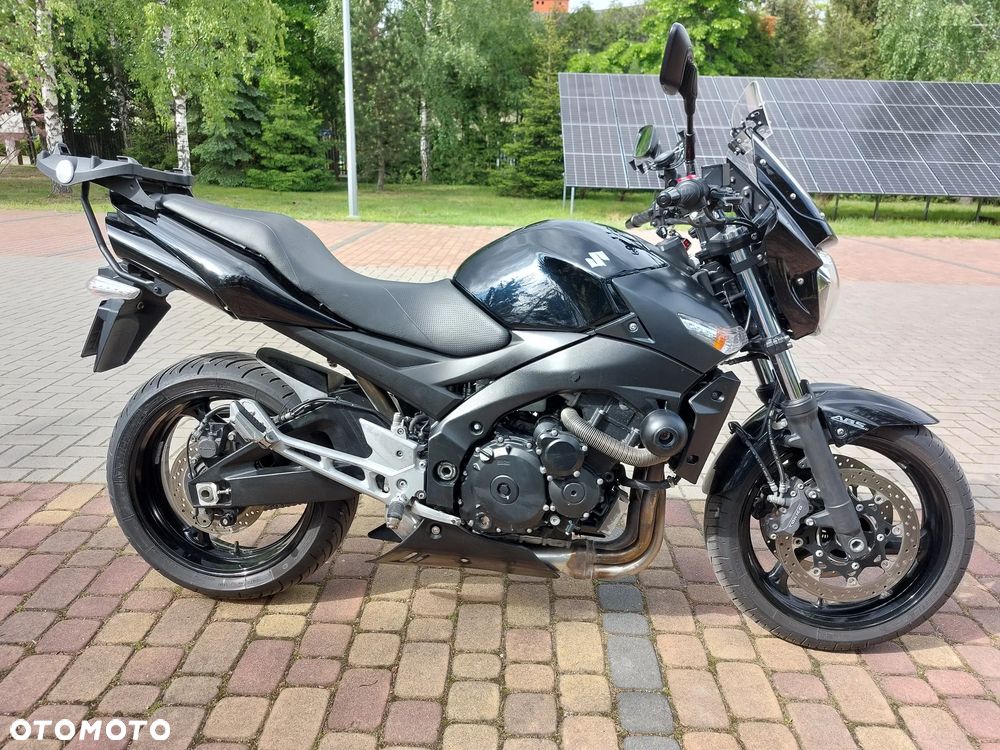 Suzuki GSR - 28