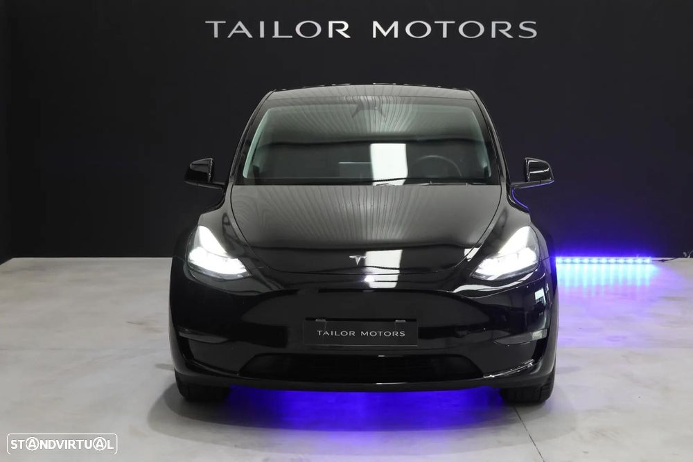 Tesla Model Y Long Range Dual Motor AWD - 31