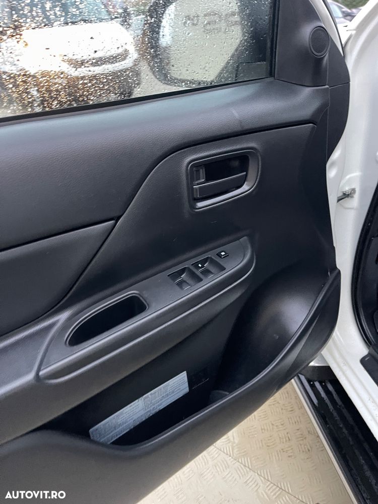 Mitsubishi L200 Double Cab 2.2 DI-D M/T Intense - 31