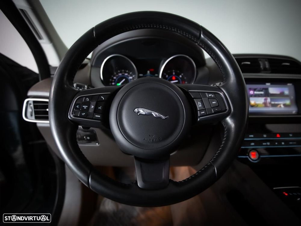 Jaguar F-Pace - 13