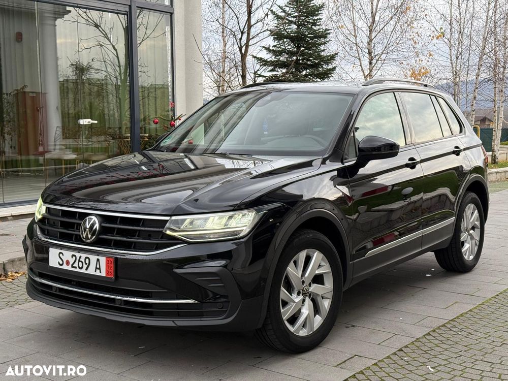 Volkswagen Tiguan - 1