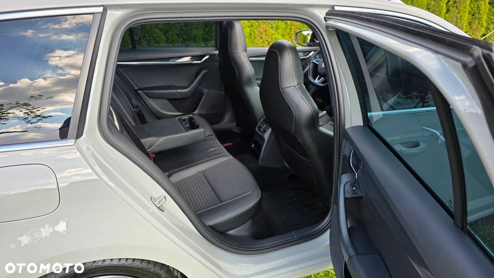 Skoda Octavia 2.0 TDI RS DSG - 23
