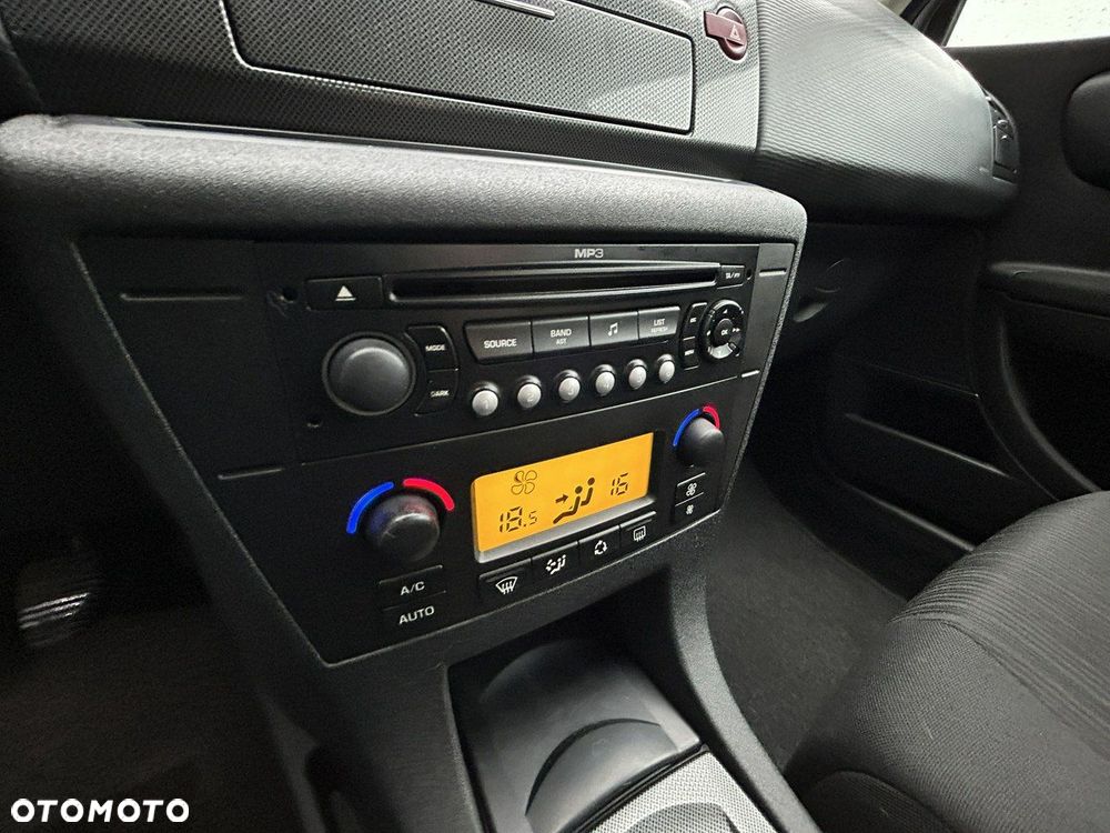 Citroën C4 1.4 16V Style - 12
