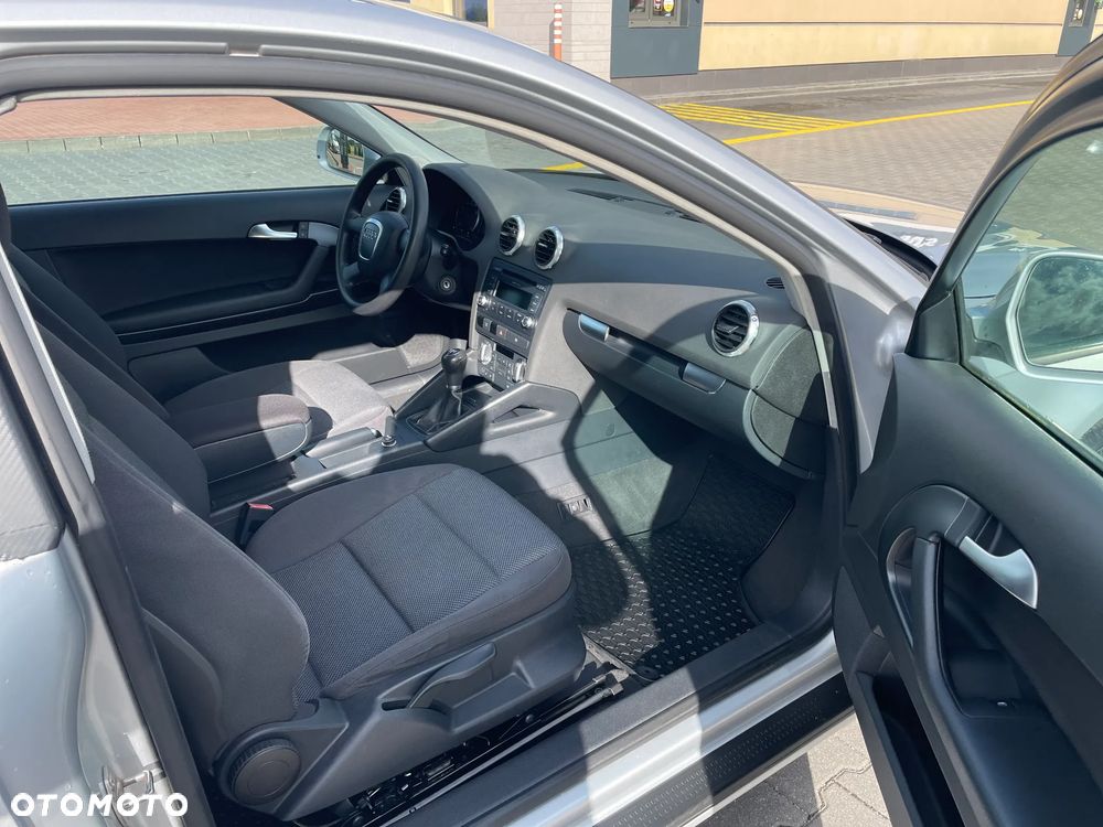 Audi A3 3-drzwiowe 1.6 Ambition - 12