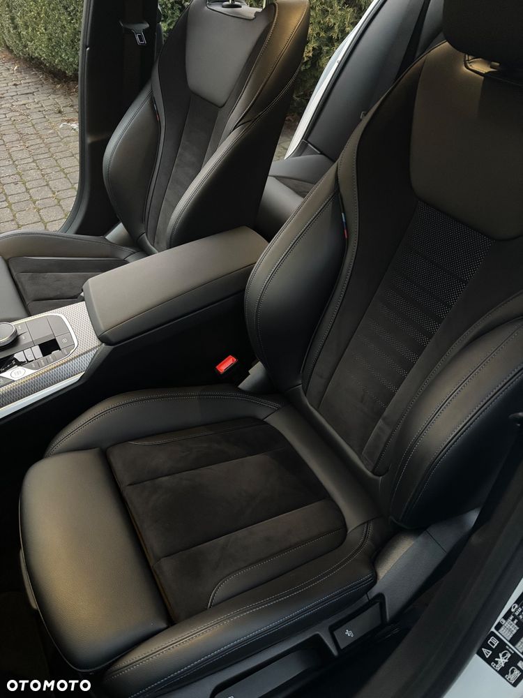 BMW Seria 3 330i xDrive - 32