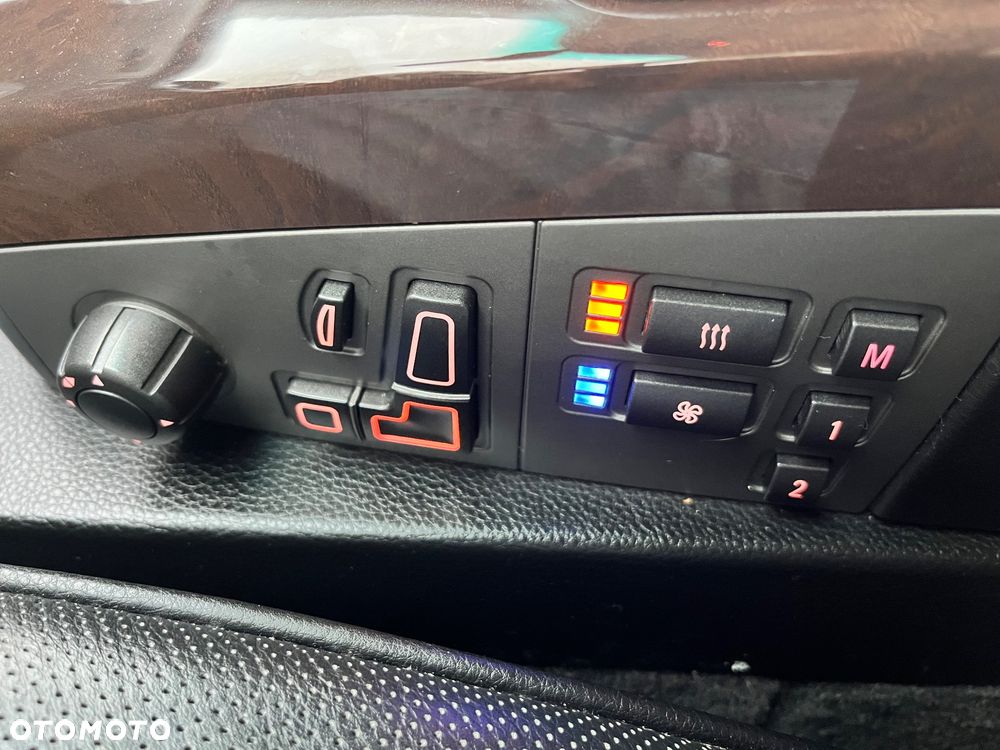 BMW Seria 7 740i - 26