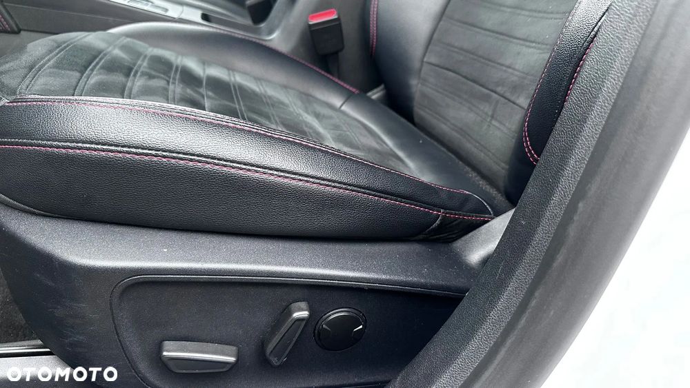 Ford Kuga 2.5 Duratec PHEV ST-LINE X - 21