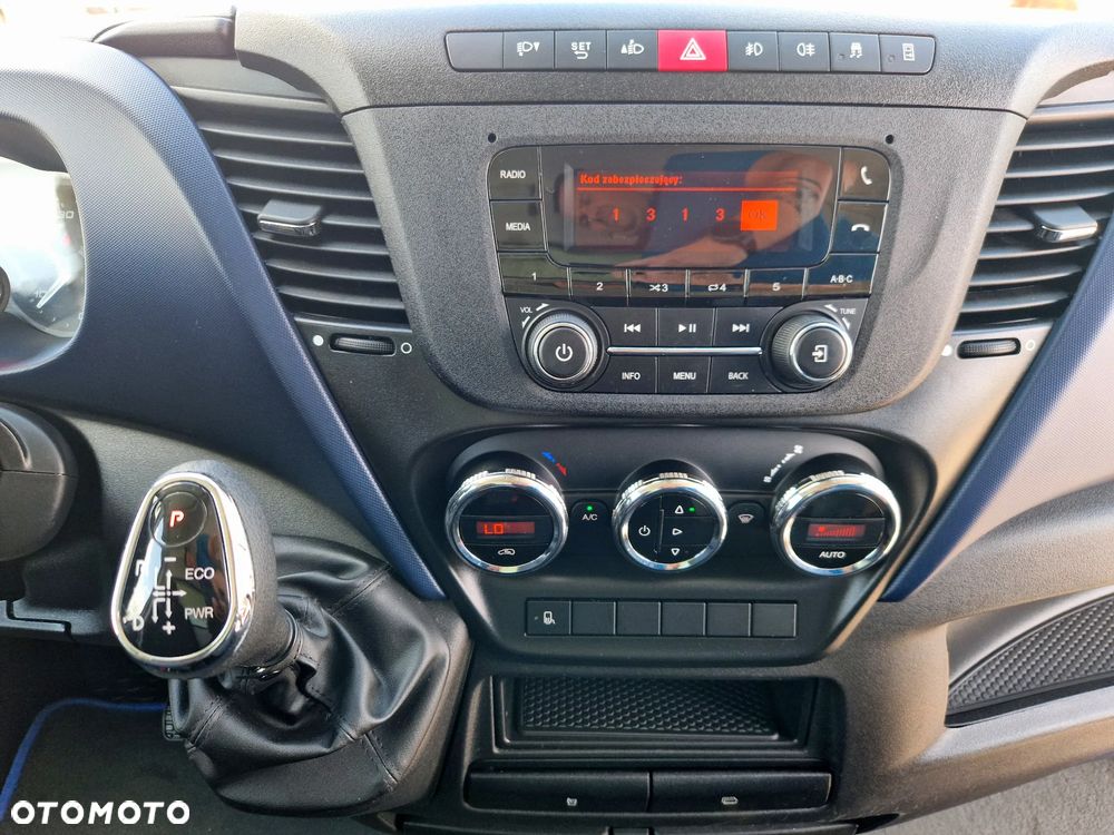 Iveco 35S16 2,3 HPI 160 KONNY KONTENER 4,2M WINDA KLIMA WEBASTO KAMERA 8 BIEGOWY HIMATIC 4,1M ROZSTAW OSI IDEALNY - 25