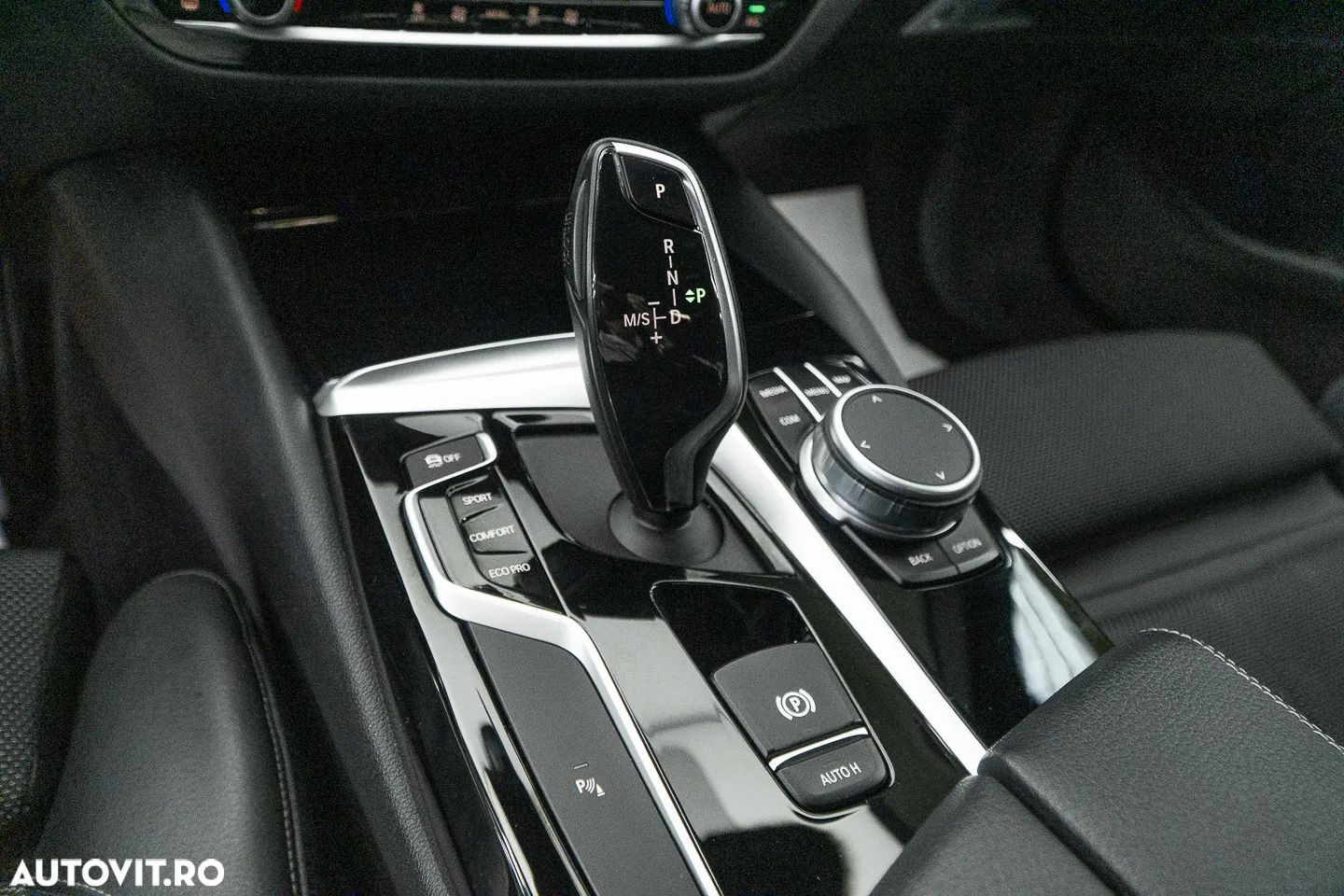 BMW Seria 5 520i Aut. Sport Line - 27