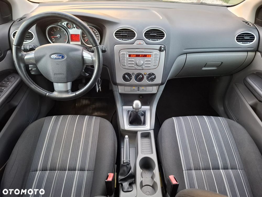 Ford Focus 1.6 16V Viva I - 34