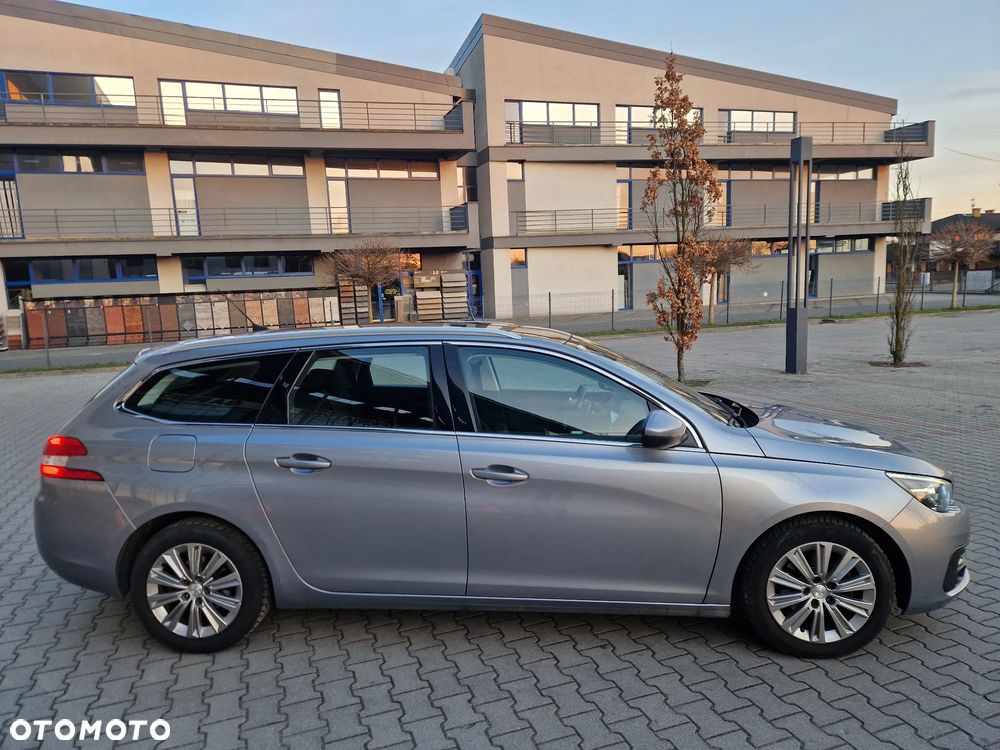 Peugeot 308 1.2 PureTech Allure S&S EAT8 - 6