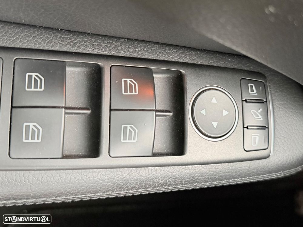 Mercedes-Benz E 250 BlueTEC Avantgarde Auto. - 28