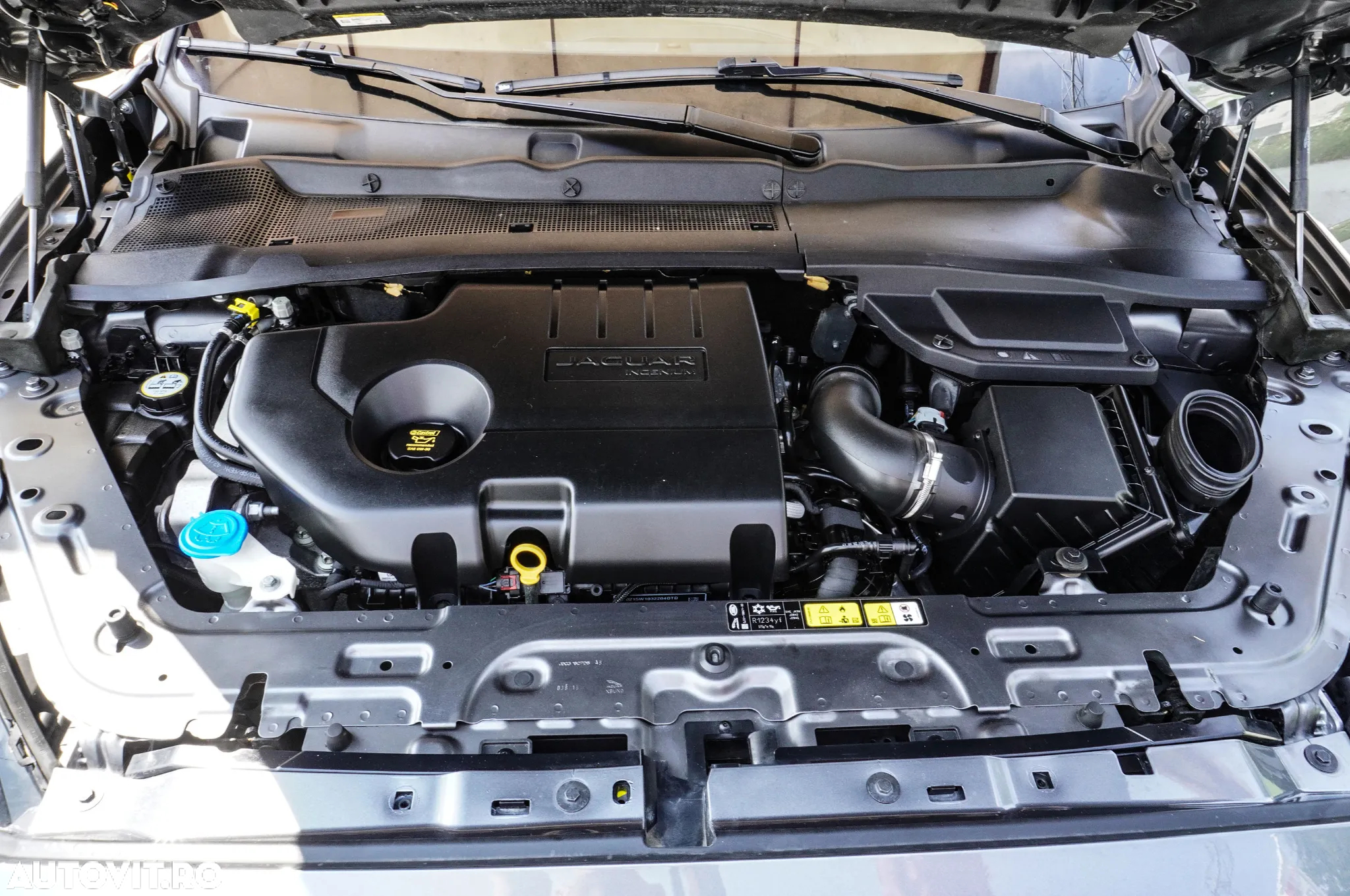 Jaguar E-Pace D150 AWD R-Dynamic S - 36