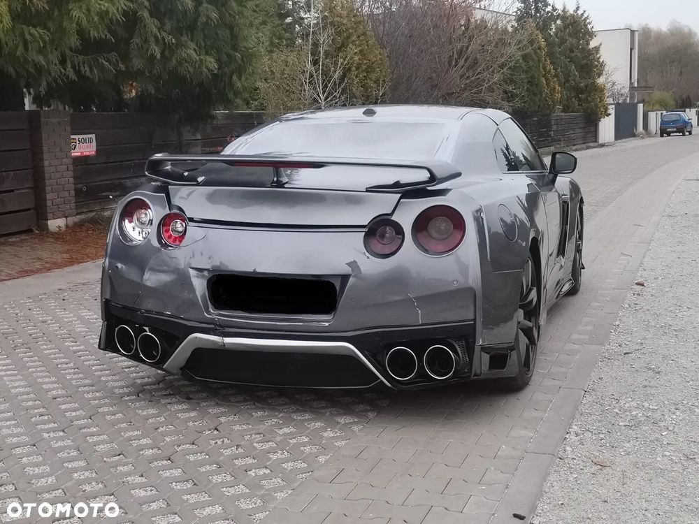 Nissan GT-R - 6