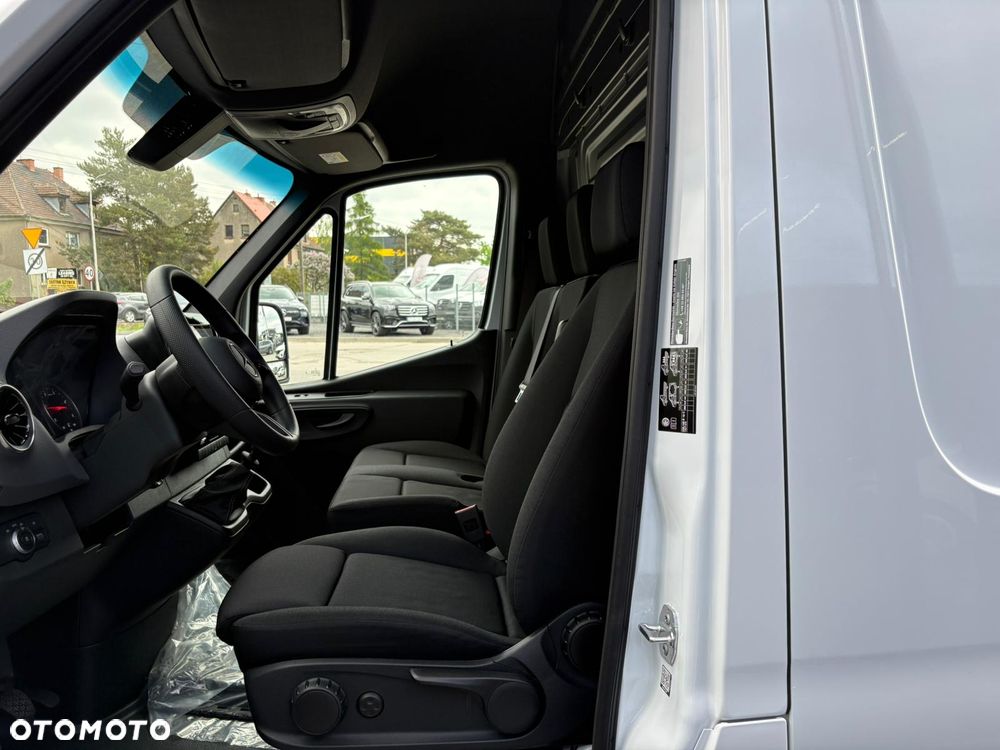 Mercedes-Benz Sprinter - 10