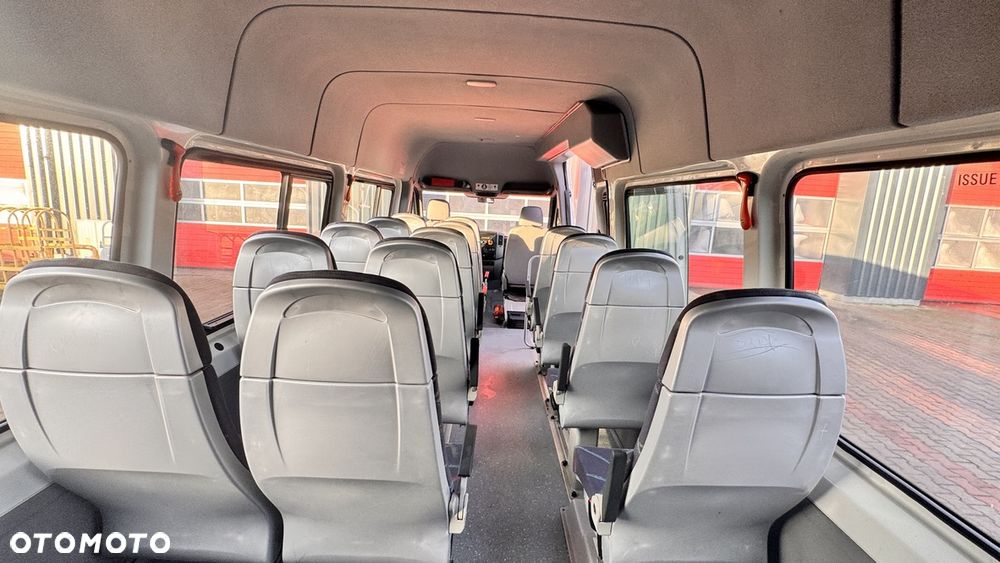 Volkswagen Crafter / 23 miejsca / Cena:69000 zł netto - 10