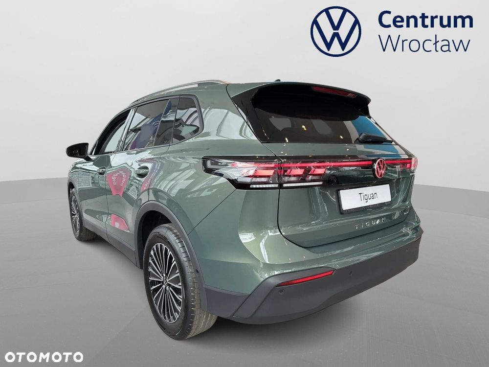 Volkswagen Tiguan - 4