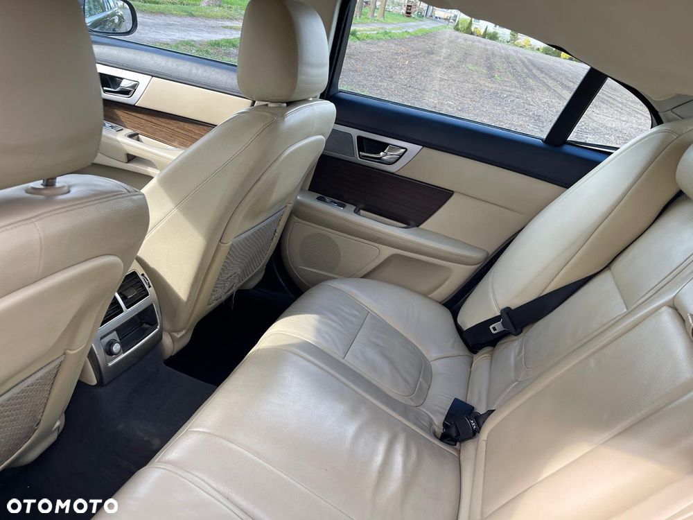 Jaguar XF - 25