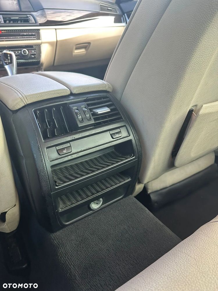 BMW Seria 5 528i xDrive - 16