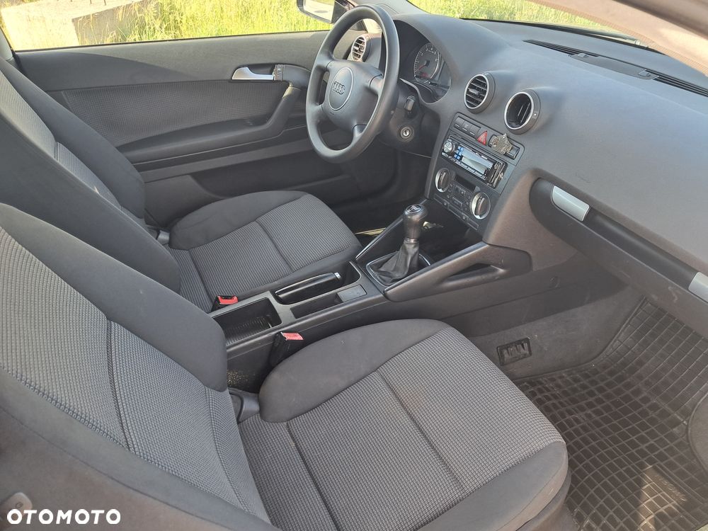 Audi A3 3-drzwiowe 1.6 Ambition - 8