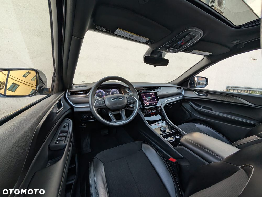 Jeep Grand Cherokee - 16