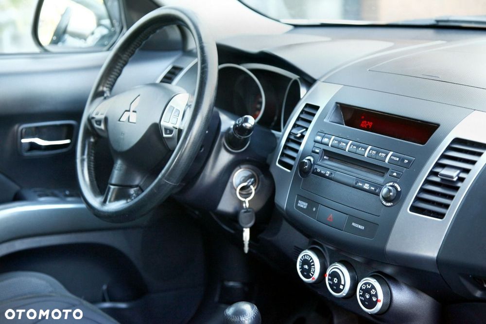 Mitsubishi Outlander - 10