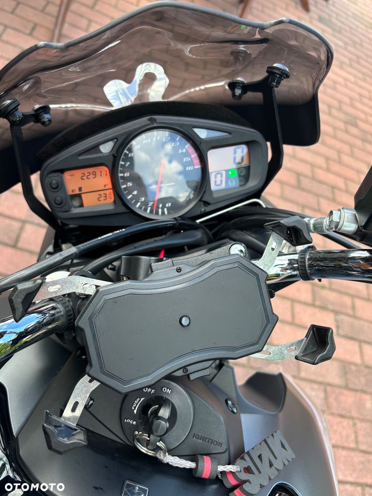 Suzuki GSR - 5