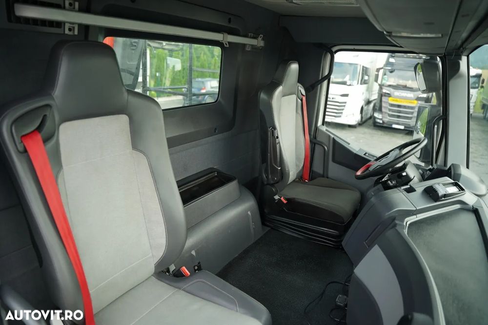 Renault C 430 / 6x4 / BASCULĂ CU 2 LATE / CUPLĂ HIDRAULICĂ + FASSI F155.A0.22 HDS / RADIOCOMANDĂ / ROTATOARE / CUPĂ / EURO 6 / - 37