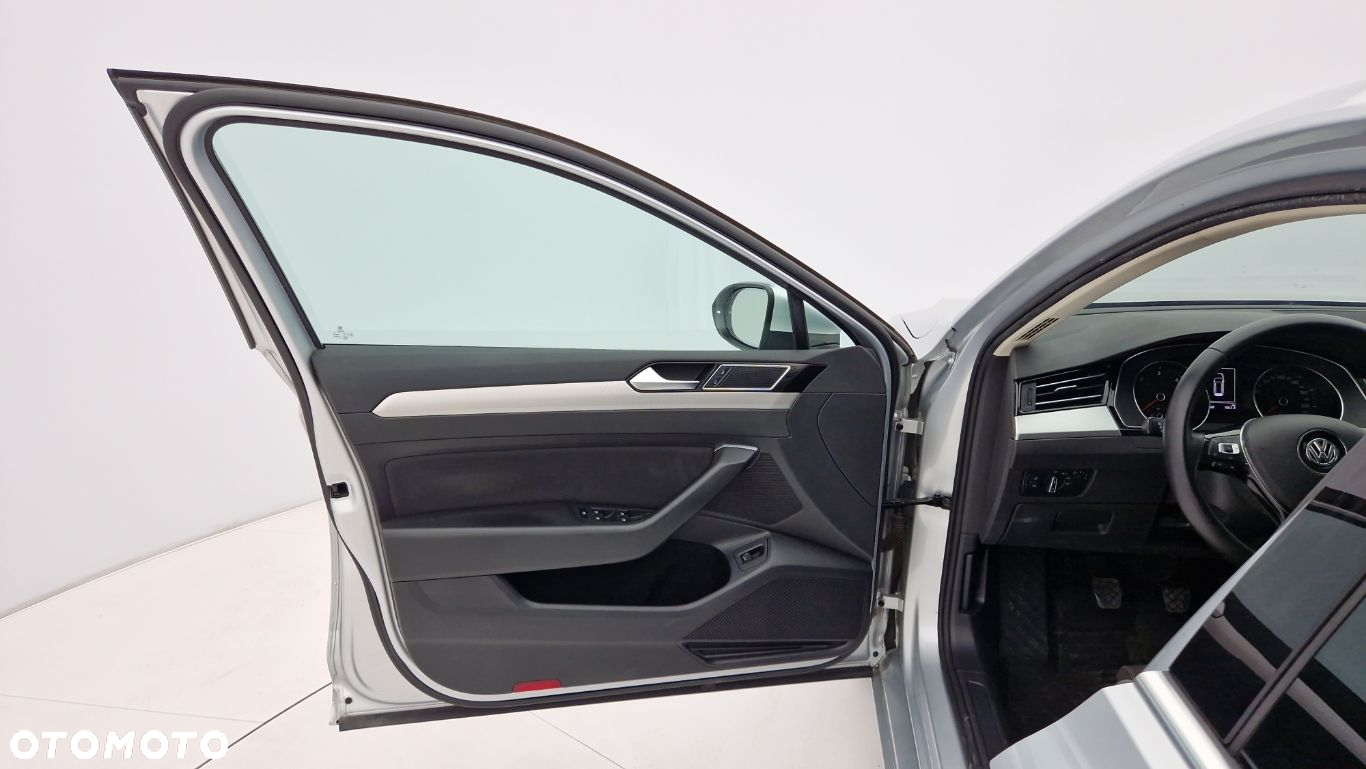 Volkswagen Passat 2.0 TDI BMT Comfortline - 14