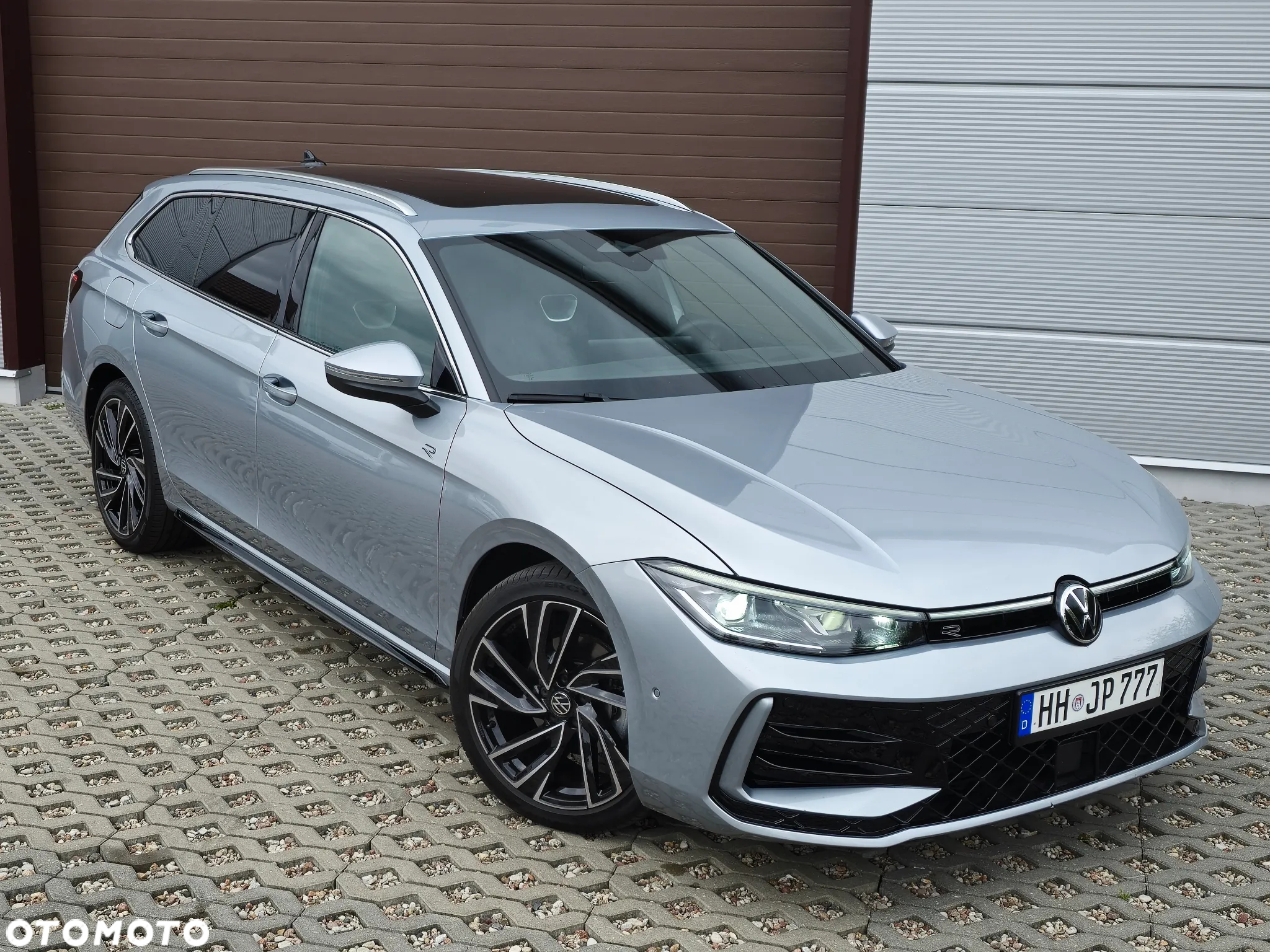 Volkswagen Passat Variant 2.0 TDI SCR DSG R-Line - 9