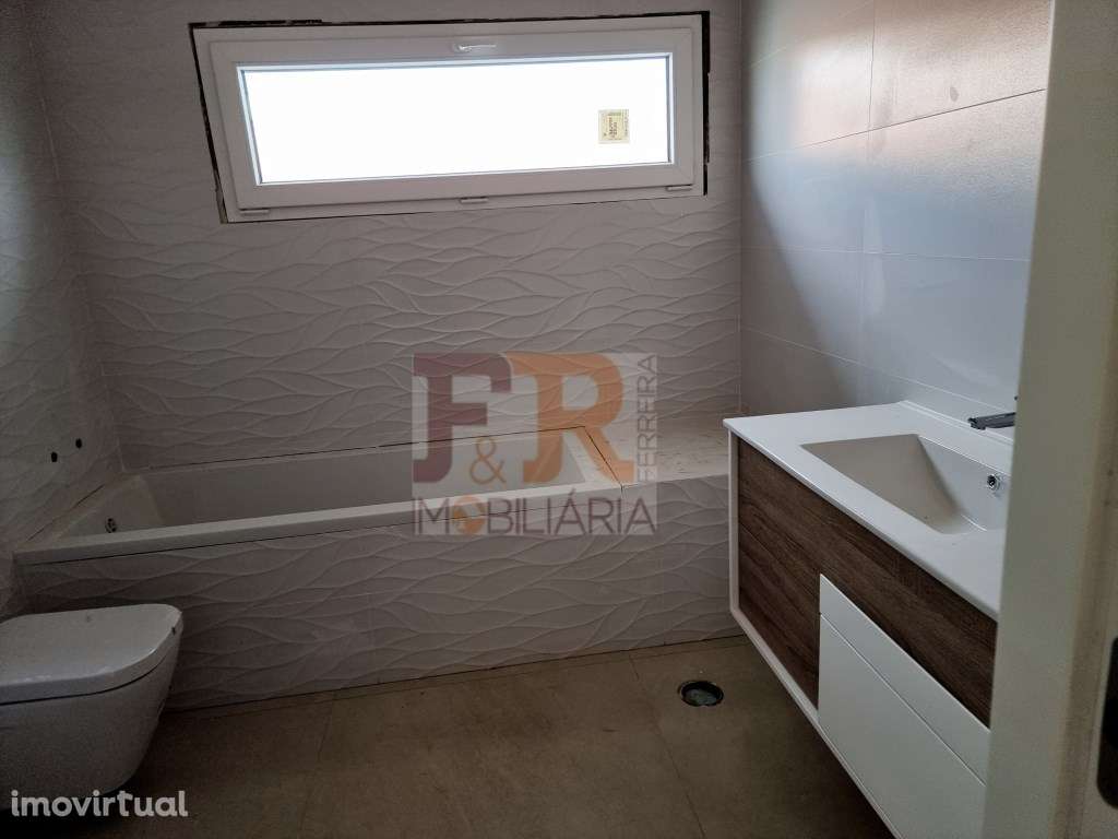 Moradia T3 com Piscina. FERNÃO FERRO - Grande imagem: 3/11