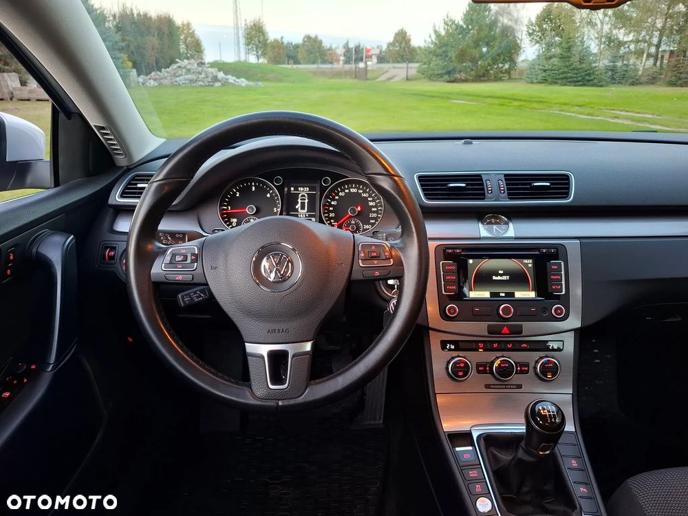 Volkswagen Passat 2.0 TDI Comfortline - 24